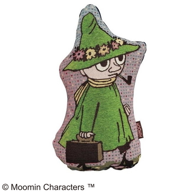 Moomin スナフキン お気に入りのパイプ ダイカットクッション タオル製品をはじめ 寝装品 贈答品 インテリア 雑貨等に至るまで幅広い繊維製品の商品企画 製造 卸販売業務 及び貿易業務を行う総合商社 丸眞株式会社が運営する会員制卸売りサイトです