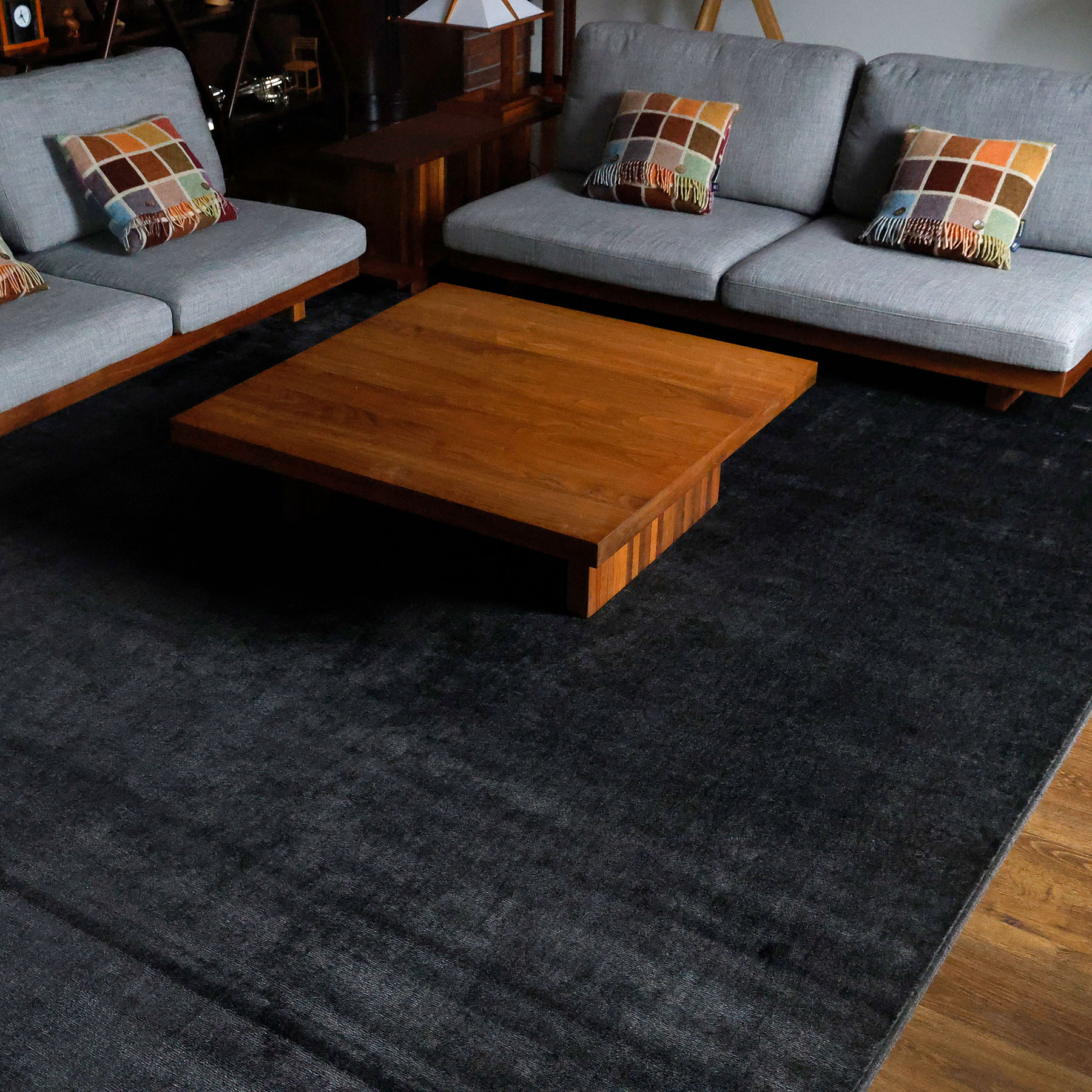 インプレス ブラック 352×440cm 丸巻きラグ